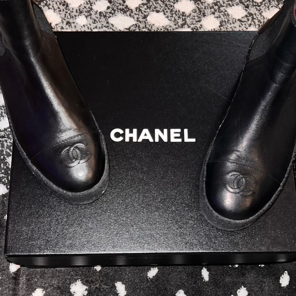 CHANEL CHELSEA PLATFORM CAPTOE BOOT